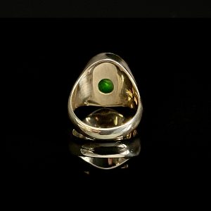 Goldener Ring mit Jade